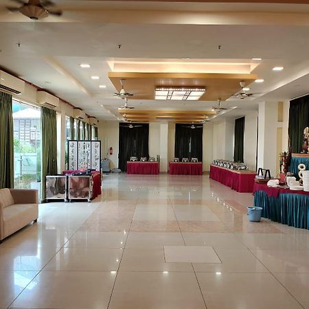 Hotel Pushpak Бхубанешвар Екстер'єр фото