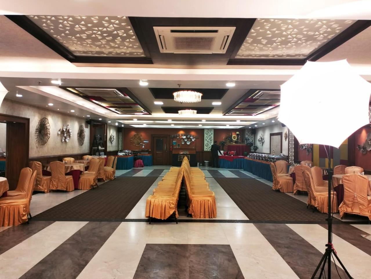 Hotel Pushpak Бхубанешвар Екстер'єр фото