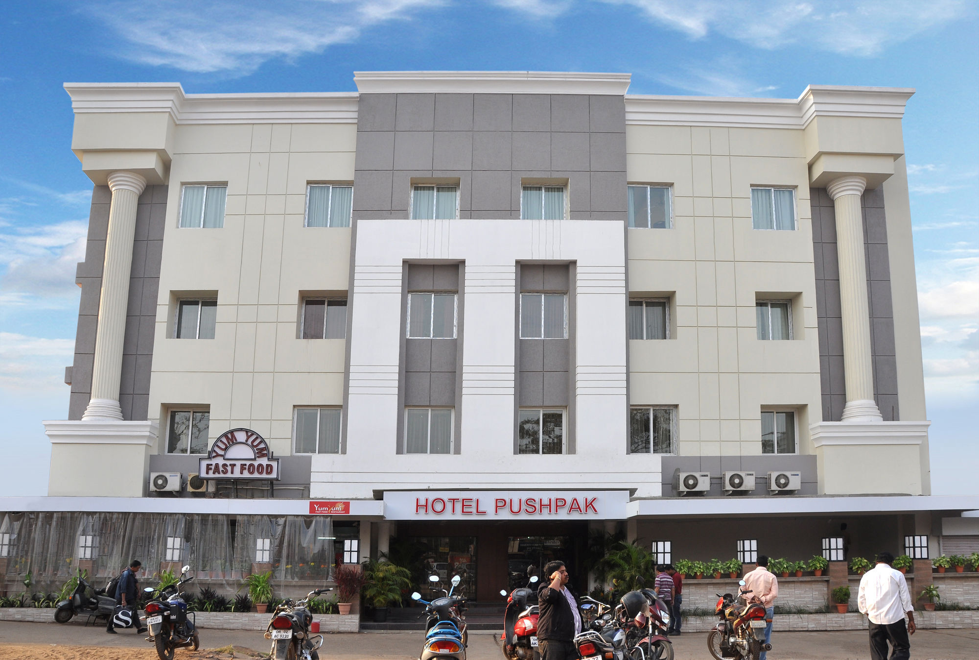 Hotel Pushpak Бхубанешвар Екстер'єр фото